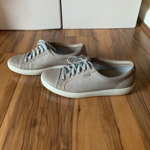 Women’s Ecco Soft 7s